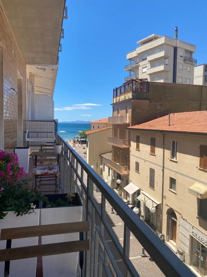Affittacamere Via Roma 12 Follonica Exterior foto
